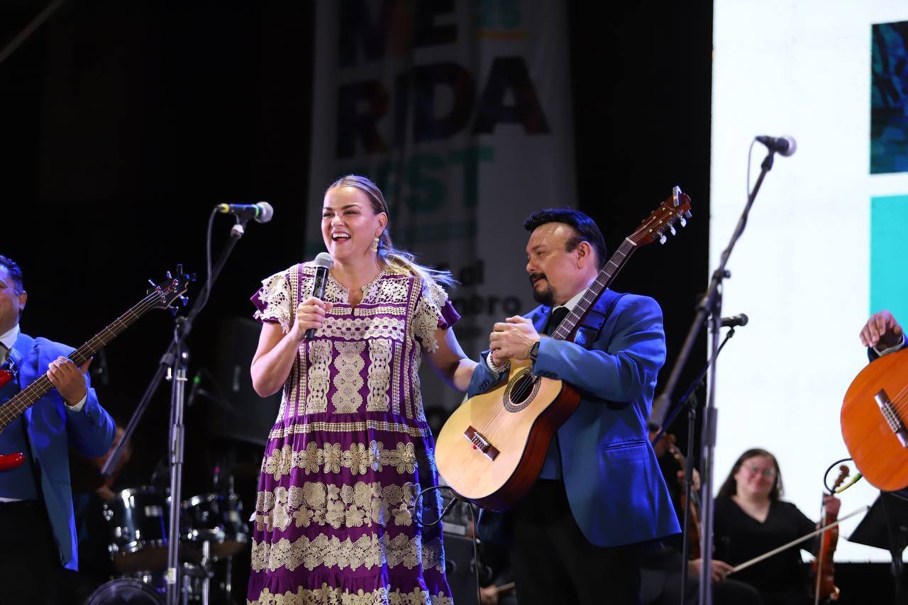 Celebra Cecilia Patrón a Mérida y hace un llamado a seguirla cuidando.