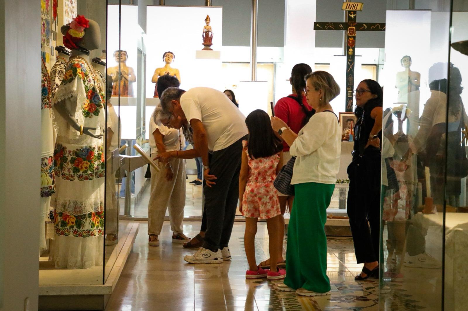 Asisten en un solo día más de mil 800 personas al Gran Museo del Mundo Maya