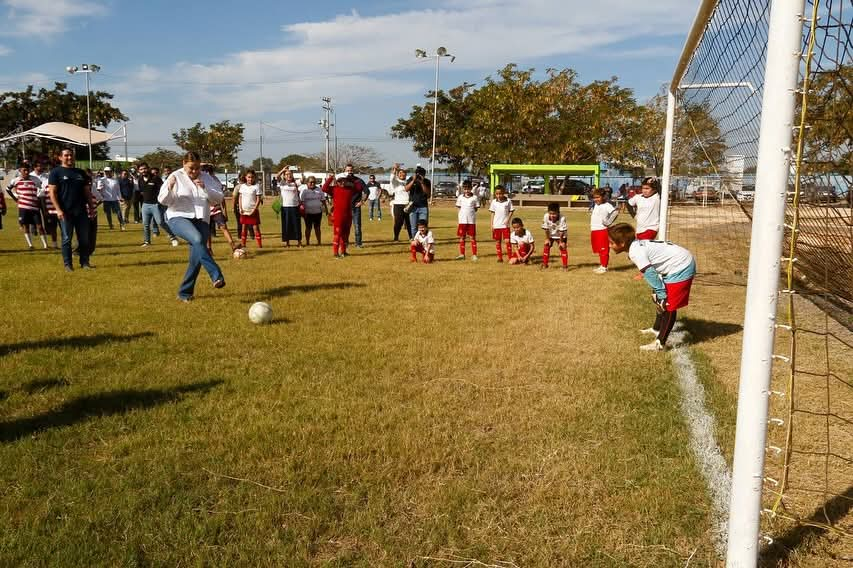 Entrega Cecilia Patrón espacio deportivo diseñado por las y losciudadanos de San José Tecoh.