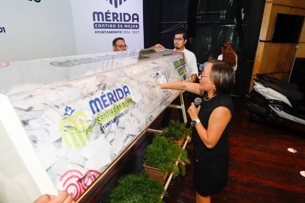Entregan premios a contribuyentes cumplidos de Mérida Entregan premios a contribuyentes cumplidos de Mérida