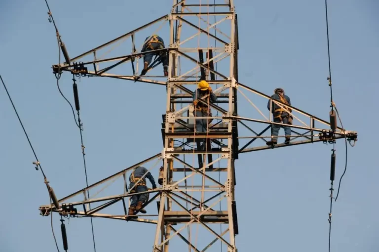 ¡Por fin responde! CFE refuerza mantenimiento en la península ante apagones