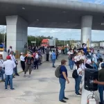 Maestros de la CNTE toman caseta Mérida-Cancún y permiten paso libre a vehículos