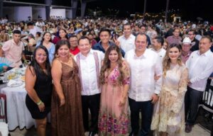 Reitera Díaz Mena diálogo permanente con maestros