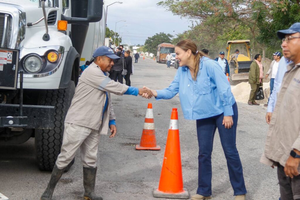 Ayuntamiento realiza limpieza y desazolve en pozos y aljibes para evitar inundaciones en Mérida: Cecilia Patrón. Ayuntamiento realiza limpieza y desazolve en pozos y aljibes para evitar inundaciones en Mérida: Cecilia Patrón.