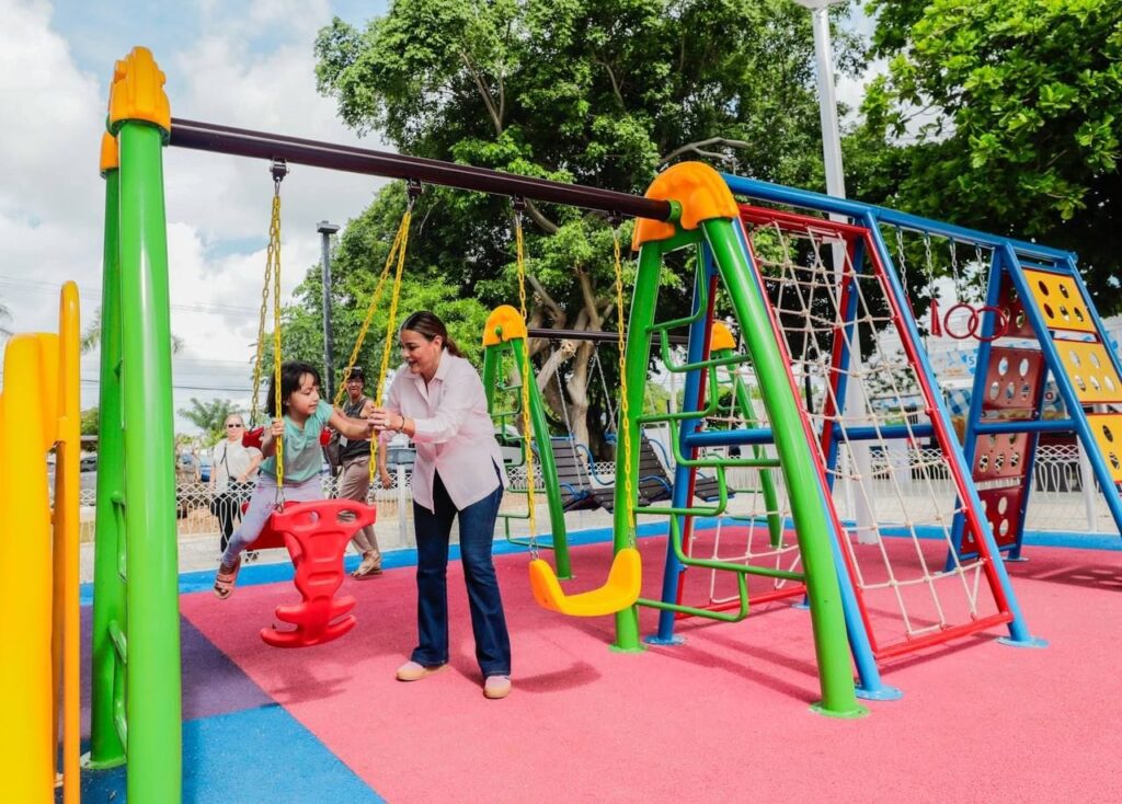 Las y los meridanos somos una gran comunidad; unidos mejoramos nuestra ciudad: Cecilia Patrón. Las y los meridanos somos una gran comunidad; unidos mejoramos nuestra ciudad: Cecilia Patrón.