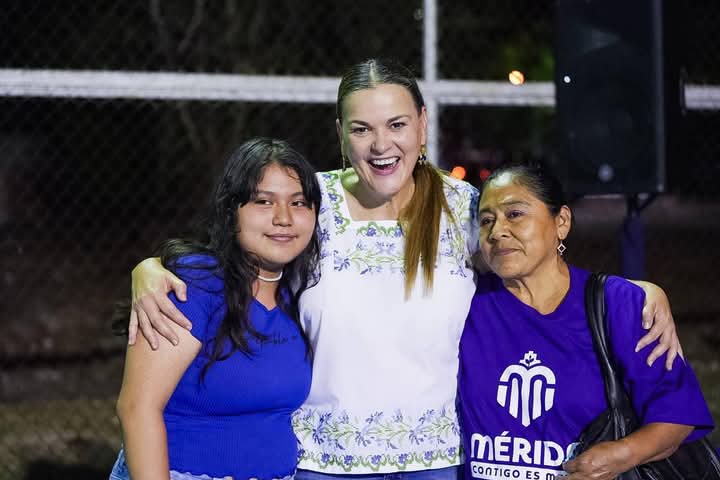 Cecilia Patrón Laviada promueve el empoderamiento de las mujeres y fortalece el tejido comunitario en las comisarías de Mérida Cecilia Patrón Laviada promueve el empoderamiento de las mujeres y fortalece el tejido comunitario en las comisarías de Mérida