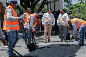 Díaz Mena supervisa obras en el sur de Mérida