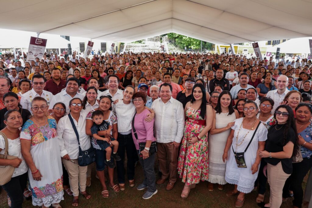CLAUDIA SHEINBAUM Y DÍAZ MENA ENTREGAN APOYOS DE “LA ESCUELA ES NUESTRA” EN IZAMAL CLAUDIA SHEINBAUM Y DÍAZ MENA ENTREGAN APOYOS DE “LA ESCUELA ES NUESTRA” EN IZAMAL