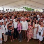 CLAUDIA SHEINBAUM Y DÍAZ MENA ENTREGAN APOYOS DE “LA ESCUELA ES NUESTRA” EN IZAMAL