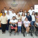 Ayuntamiento de Mérida recibe donativo de 40 sillas de ruedas.