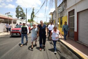 Supervisa Cecilia Patrón el operativo Calle por Calle en el poniente de la ciudad.