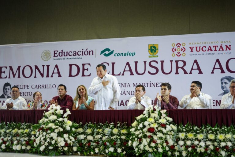 Más de 1,500 jóvenes egresan del Conalep Yucatán; anuncian becas universitarias para septiembre