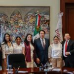 Reconocen a estudiantes yucatecos por su excelencia académica
