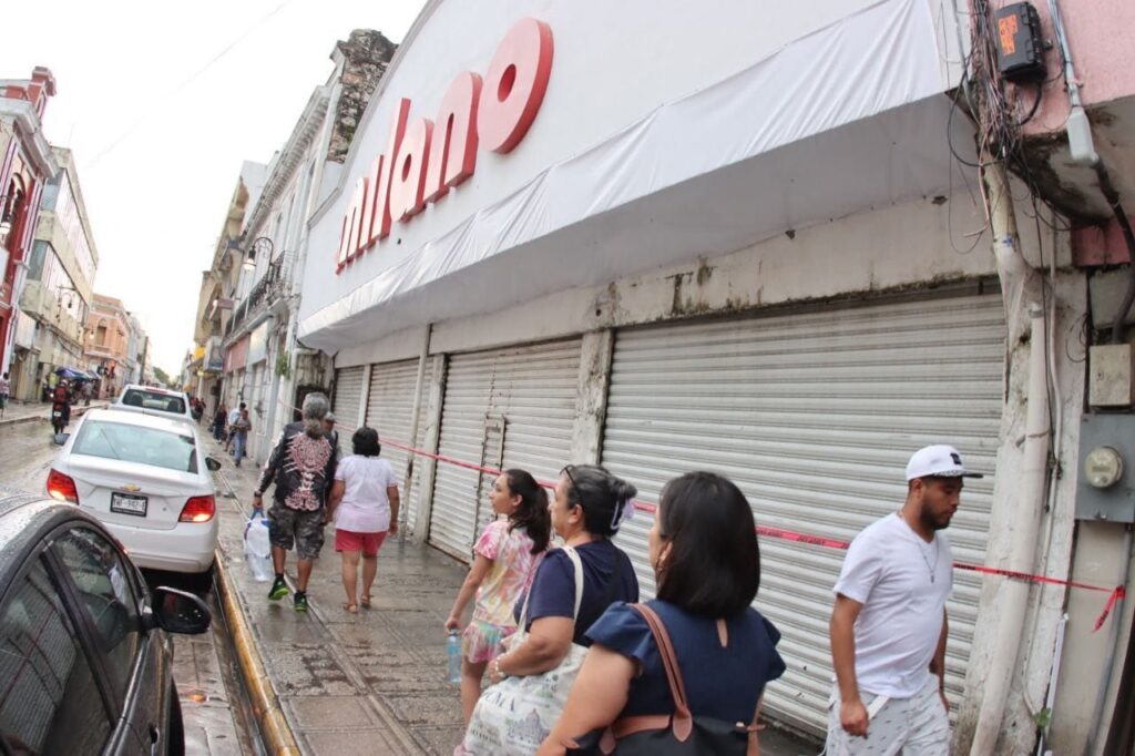 Protección Civil suspende provisionalmente local con techos riesgosos en el centro de Mérida Protección Civil suspende provisionalmente local con techos riesgosos en el centro de Mérida