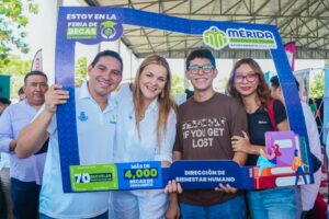 Impulsa Cecilia Patrón la educación con descuentos y becas para estudiantes.