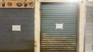 Suspensión temporal a dos locales del mercado de Santa Ana por disturbios.