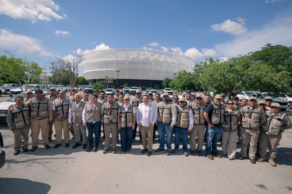 Gobierno de Yucatán refuerza fumigación masiva contra el dengue con 21 nuevos vehículos Gobierno de Yucatán refuerza fumigación masiva contra el dengue con 21 nuevos vehículos