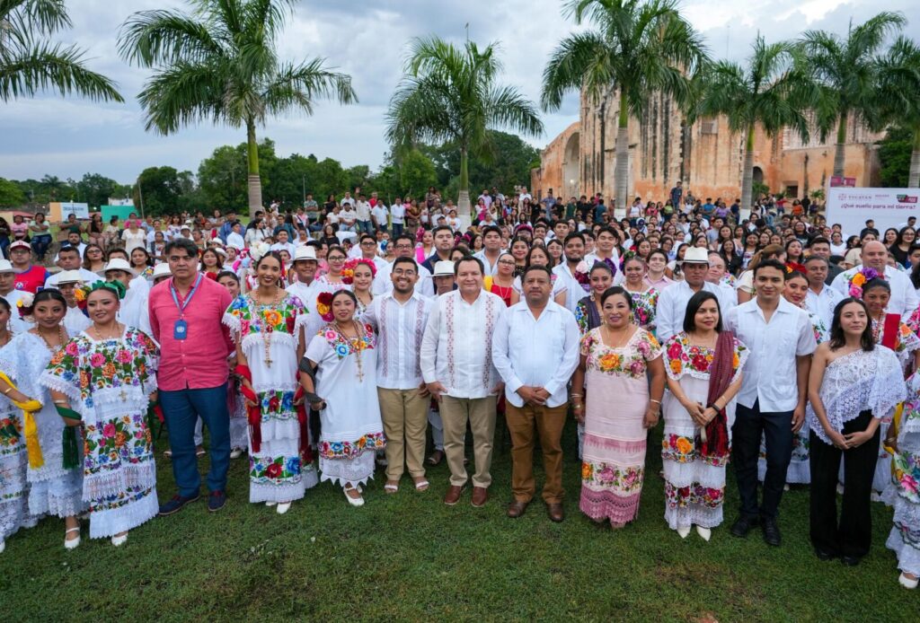 Díaz Mena refrenda compromiso con las juventudes yucatecas