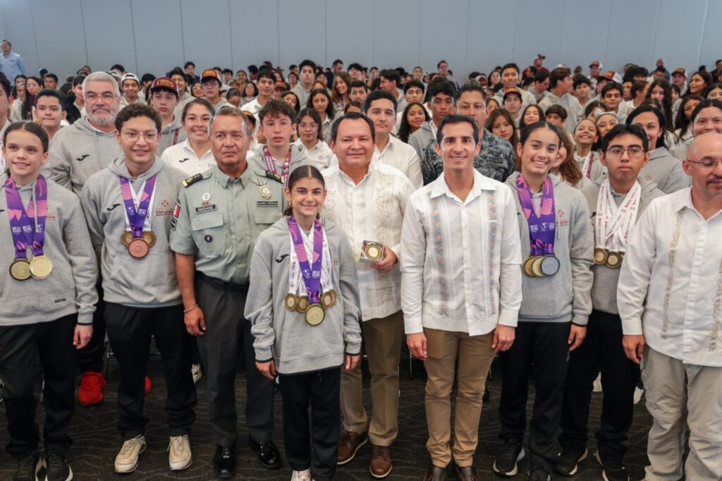 Reconocen a medallistas yucatecos con estímulos económicos Reconocen a medallistas yucatecos con estímulos económicos