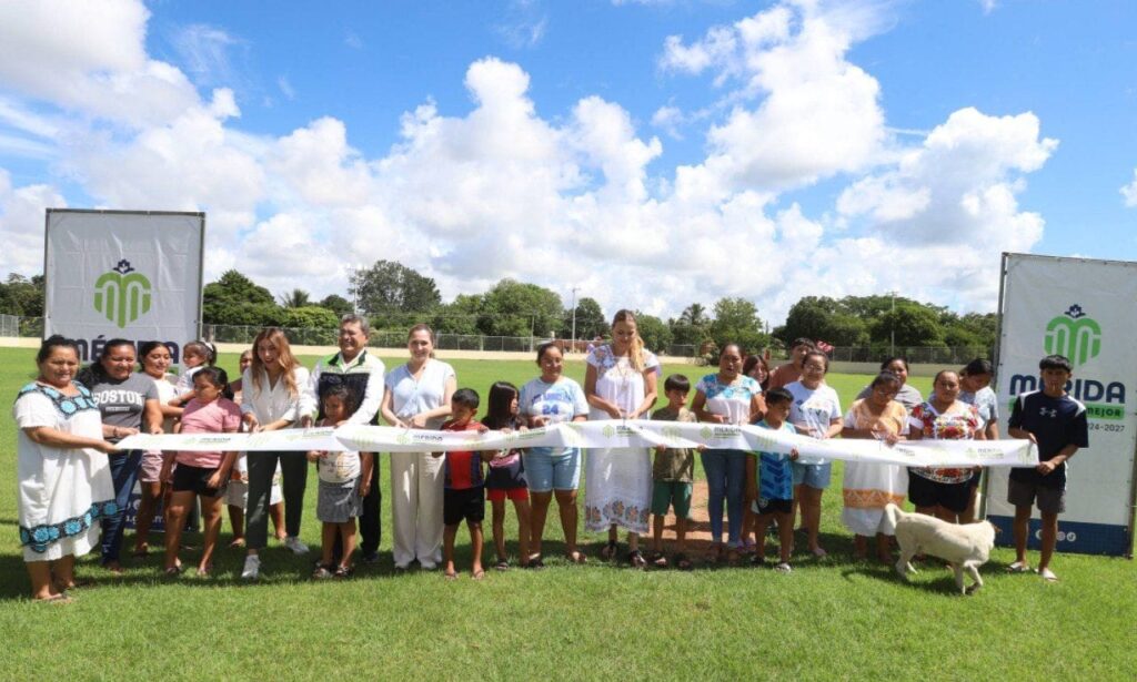 Entrega Cecilia Patrón rehabilitación del campo deportivo de Hunxectamán; “Deporte y convivencia fortalecen la comunidad”. Entrega Cecilia Patrón rehabilitación del campo deportivo de Hunxectamán; “Deporte y convivencia fortalecen la comunidad”.