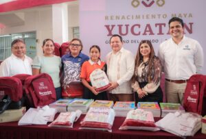 Gobernador Díaz Mena entrega rehabilitación integral a escuela centenaria en Progreso