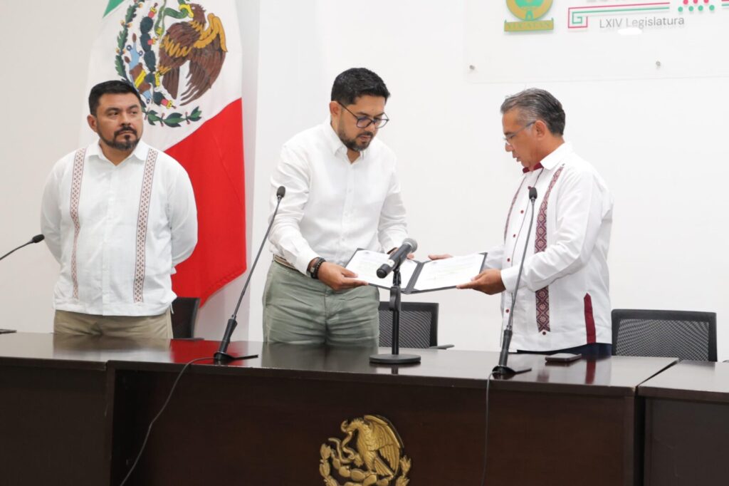 Gobernador Joaquín Díaz Mena presenta iniciativa para reformar la Ley del Isstey