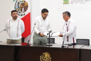 Gobernador Joaquín Díaz Mena presenta iniciativa para reformar la Ley del Isstey