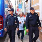 Policía de Mérida refuerza la seguridad en mercados y cementerios con motivo del Día de Muertos.