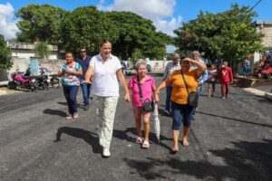 Entrega Cecilia Patrón más calles nuevas y repavimentadas a las y los meridanos.