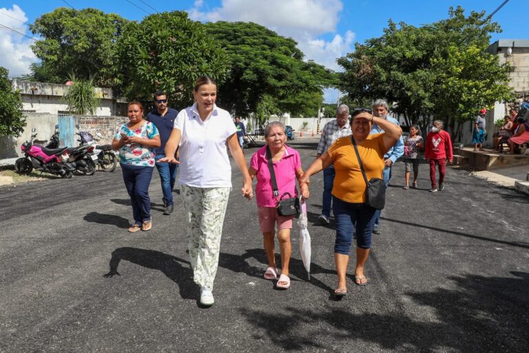 Entrega Cecilia Patrón más calles nuevas y repavimentadas a las y los meridanos.