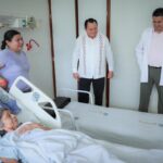 Dignifican estancia de familiares en hospitales de Yucatán con entrega de sillas cama