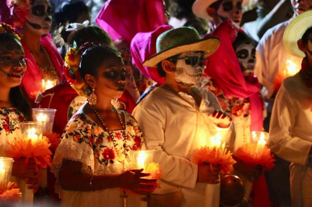 El Festival de las Ánimas 2025 se vive en las colonias de Mérida, uniendo a la comunidad.