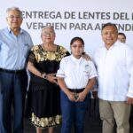 Entregan más de 3,600 lentes gratuitos a estudiantes yucatecos para mejorar su aprendizaje