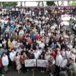 Díaz Mena inicia entrega de tarjetas “Felipe Carrillo Puerto” para apoyar a más de 9 mil estudiantes universitarios