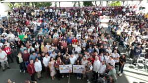 Díaz Mena inicia entrega de tarjetas “Felipe Carrillo Puerto” para apoyar a más de 9 mil estudiantes universitarios