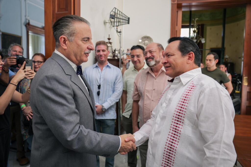 Gobernador Joaquín Díaz Mena visita el set de la película “Pedro Pan” y reconoce a Yucatán como destino fílmico