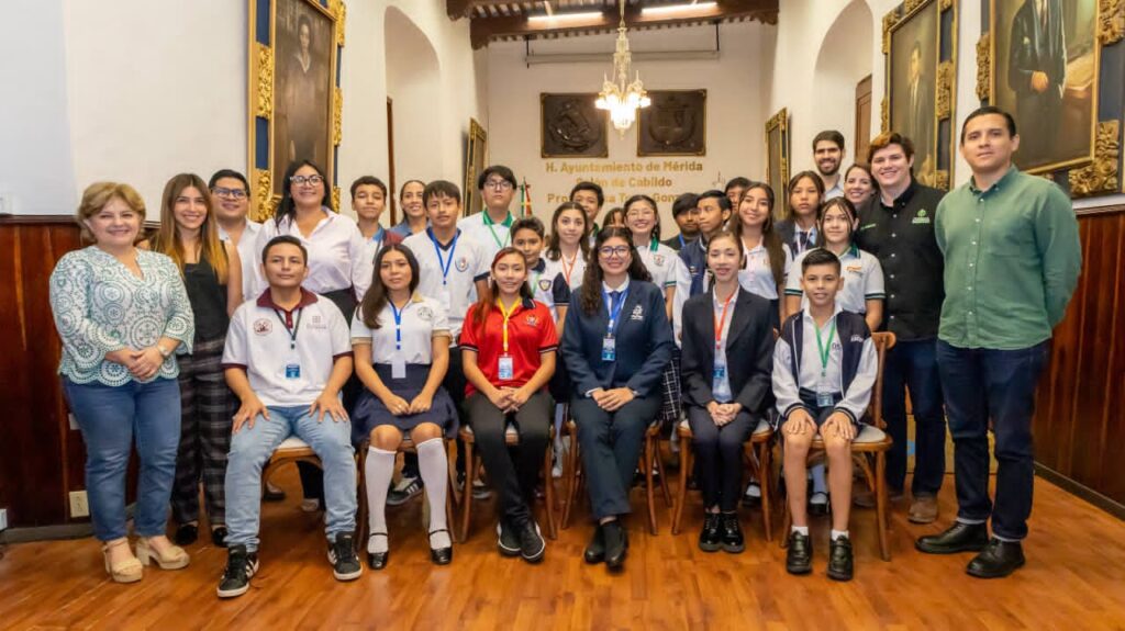 Juventud meridana impulsa la participación ciudadana en la Segunda Sesión del Cabildo Juvenil 2025.