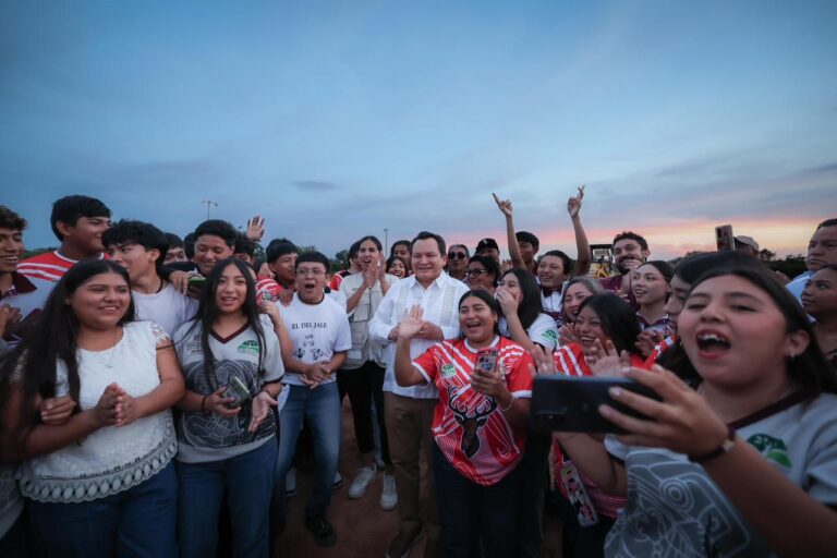 Gobierno del Estado moderniza el campo deportivo de Ticopó con inversión histórica