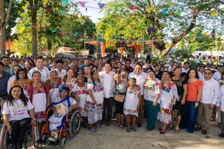 Renace la identidad maya con apoyo a grupos y parteras