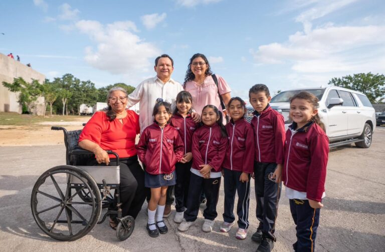 Yucatán Fortalece Infraestructura Educativa con Entrega de Mobiliario Escolar
