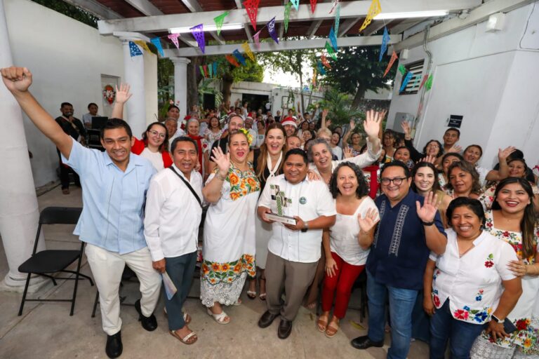 Cecilia Patrón Entrega Reconocimiento Internacional De La UNESCO A La Campaña Mérida Ta Wéetel