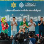 Acompañada De La Policía Municipal, Cecilia Patrón Lleva La Navidad A Las Comisarías Del Sur De Mérida