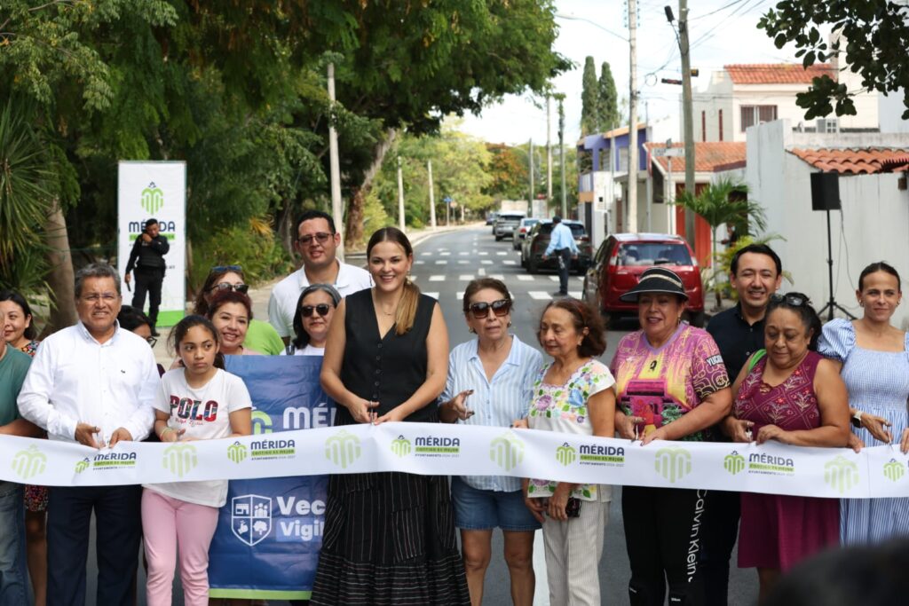 Entrega Cecilia Patrón trabajos de repavimentación en el fraccionamiento Brisas